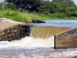Salto de agua en Corozopando