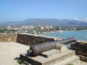 Eine Mndung im Fort von Juangriego