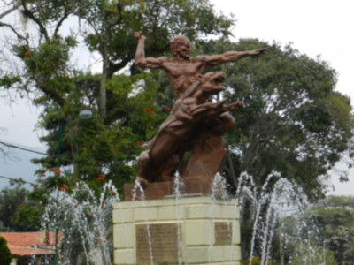 Monumento ao ndio Yaracuy por Alejandro Colina