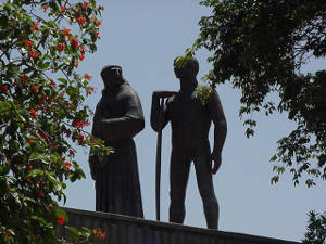 Statue vom Indianer und Missionr von Cumana