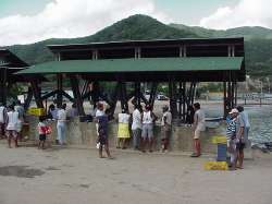 Mercado cerca del Ro Caribe