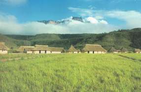 Tepuy and huts in Kavac